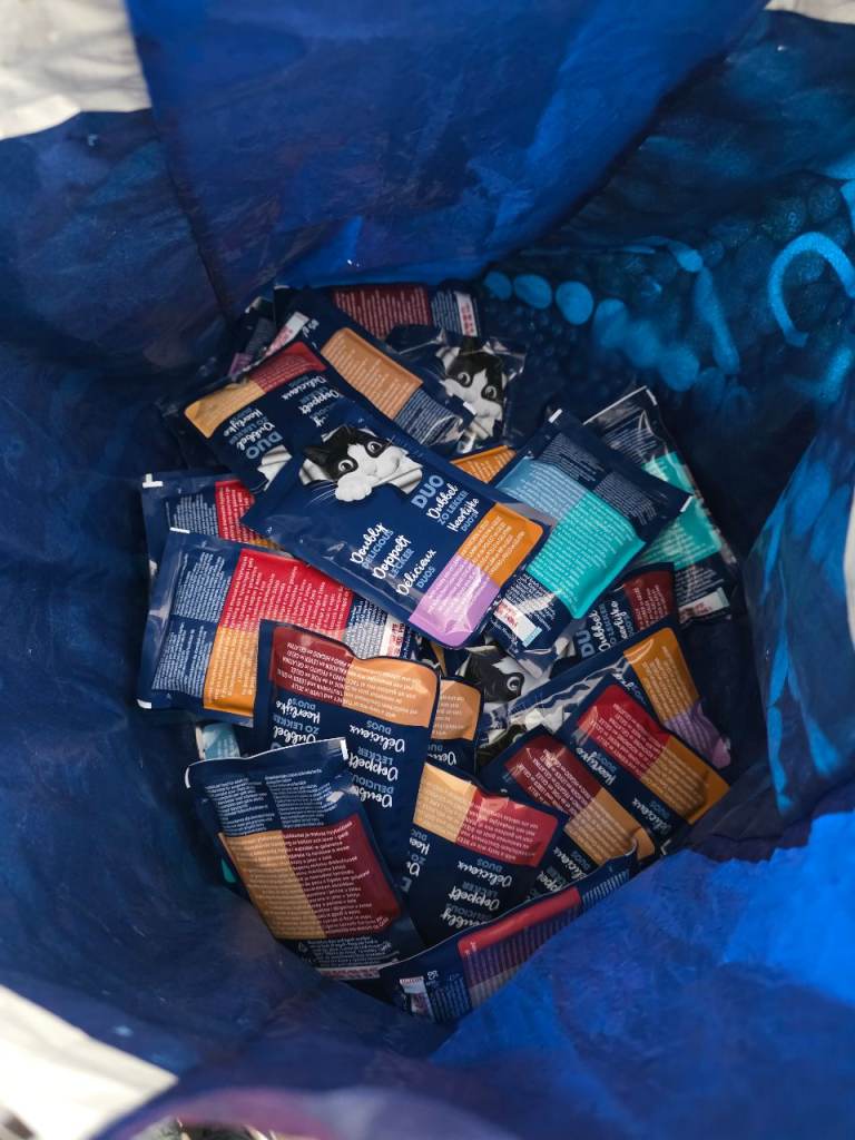 36 x pouches of Felix Doubly Delicious 