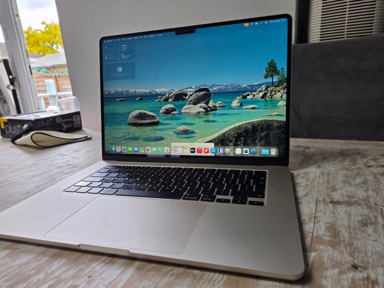 Apple MacBook Air 15" M2 16gb Ram -Office 2024 Logic Pro and Final Cut Pro