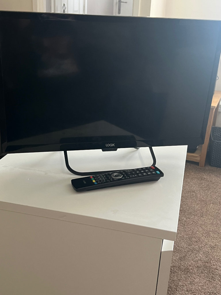 Logic 26 inch smart tv with stand and remote 