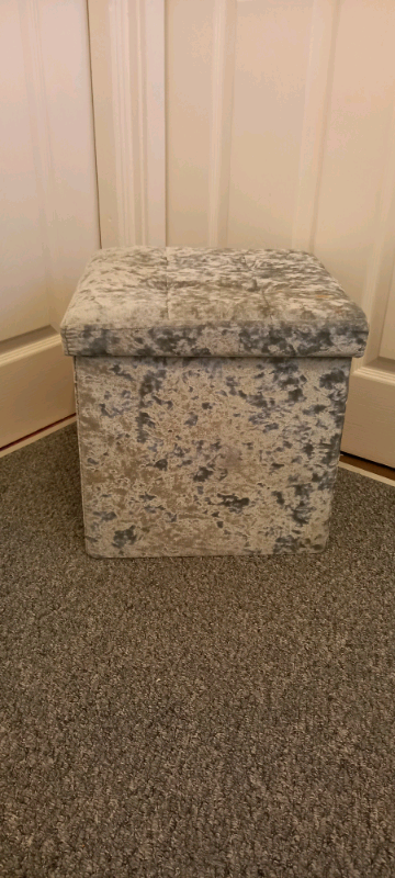 Silver crushed velvet box  . . . .   . . . . 