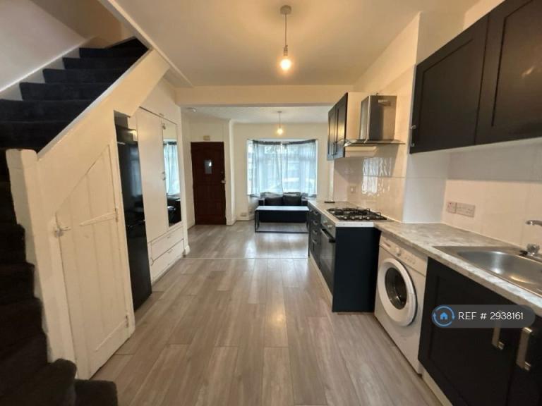 2 bedroom house in Northborough Road, Croydon, SW16 (2 bed) (#2938161)