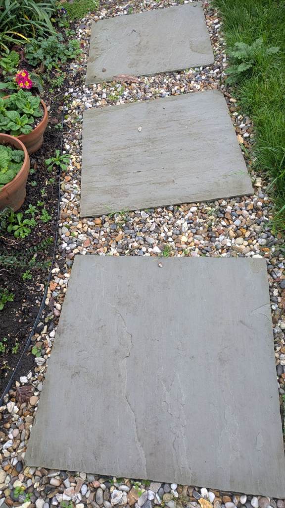 Decorative gravel for paths and patios -black snd crea