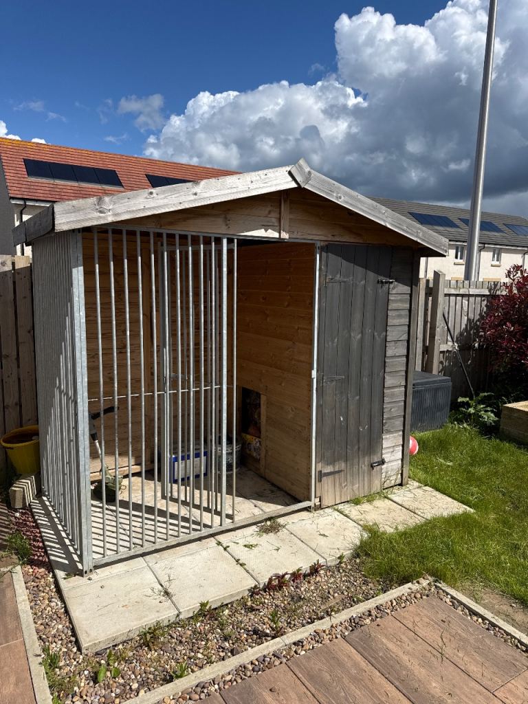 Outdoor dog kennel