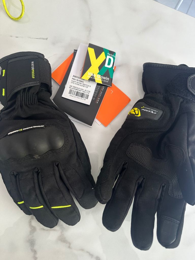 Bank new knuckle mother gloves never worn 