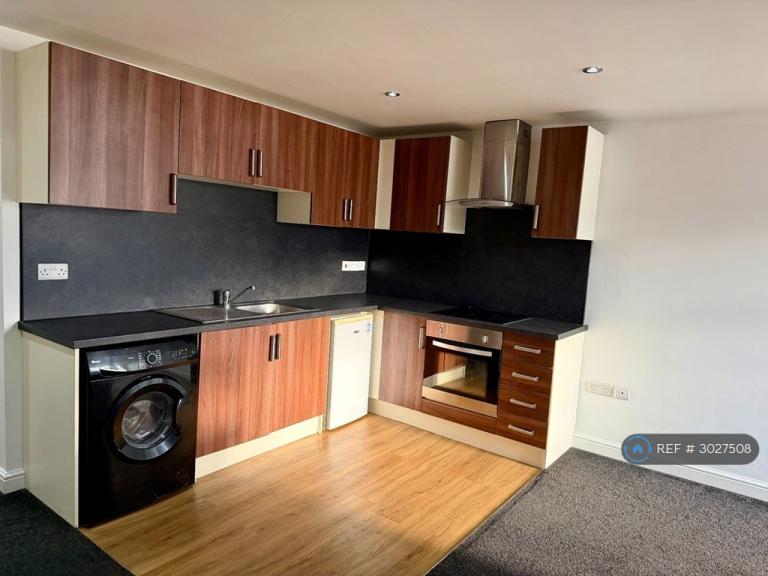 Studio flat in Empire House, Doncaster, DN1 (#3027508)