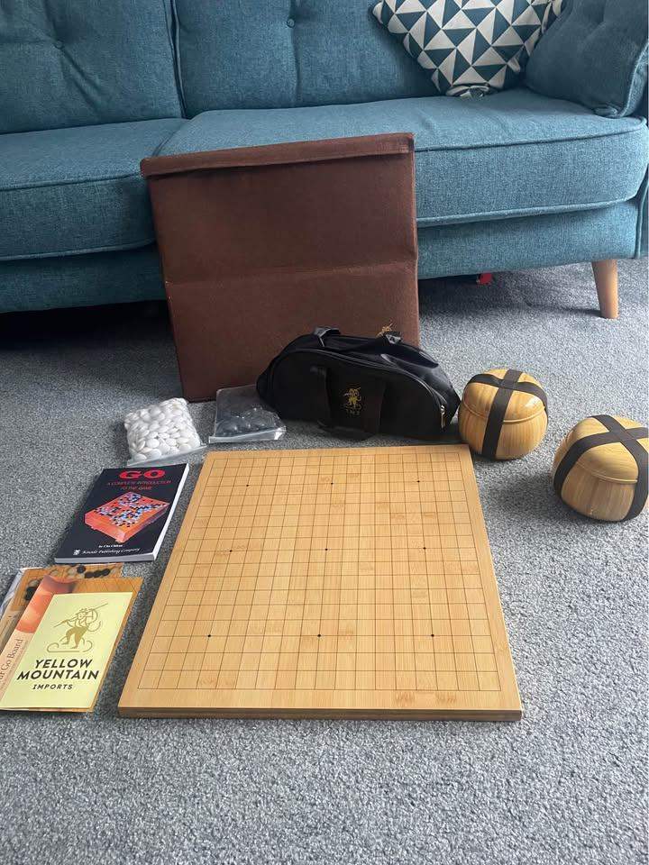 New boxed Yellow Mountain Imports Bamboo 2-centimeter Reversible 19x19 / 13x13 Go Game Set 