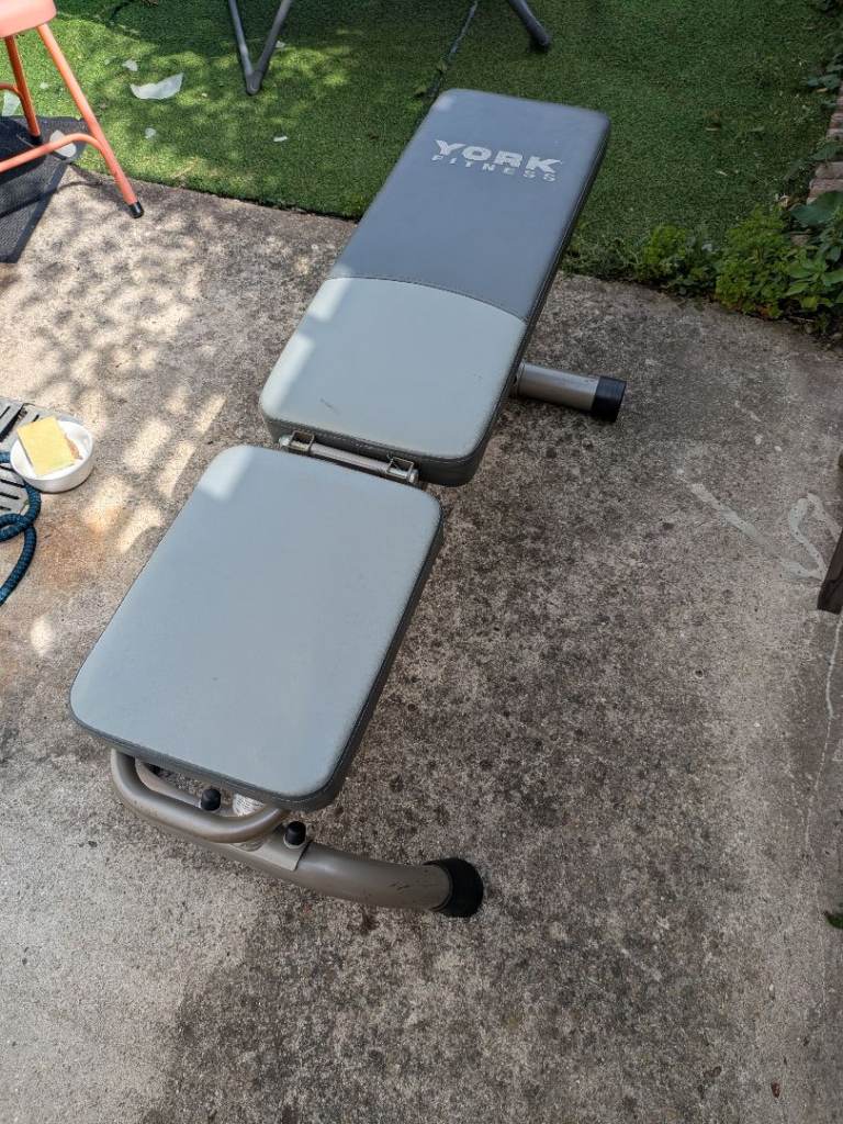 YORK FITNESS WEIGHT BENCH 