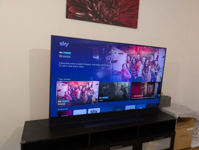 Large Smart TV – Good Condition, Wall Mountable