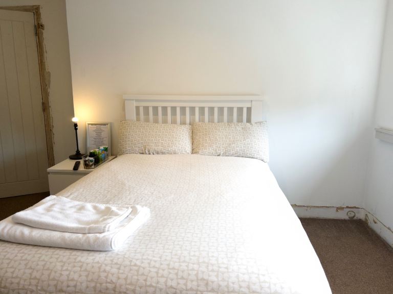 Room to Rent - 12 mins to Town Centre 
