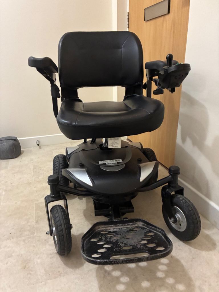 Electric wheelchair 