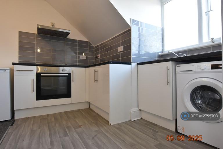 2 bedroom flat in Princess Street, Luton, LU1 (2 bed) (#2755703)