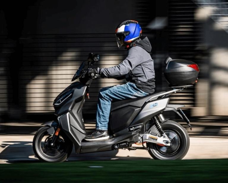 MGB Lifan E4 50cc 1200W Duel Battery Save £1000 Road Legal Electric Moped Sco...