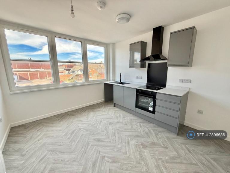 1 bedroom flat in Market Place, Mansfield, NG18 (1 bed) (#2896636)