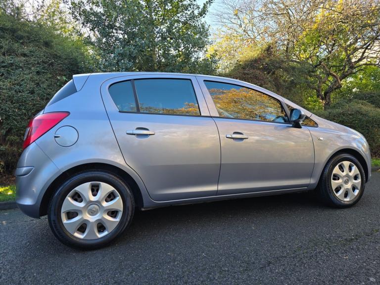 VAUXHALL CORSA 1.4 16v (A/C) EXCLUSIV - AUTOMATIC - 5 DOOR - SILVER *LOW MILES*