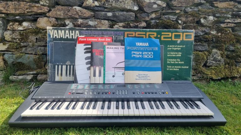 Yamaha PSR-200 Portatone Electronic Keyboard with Box and Manuals