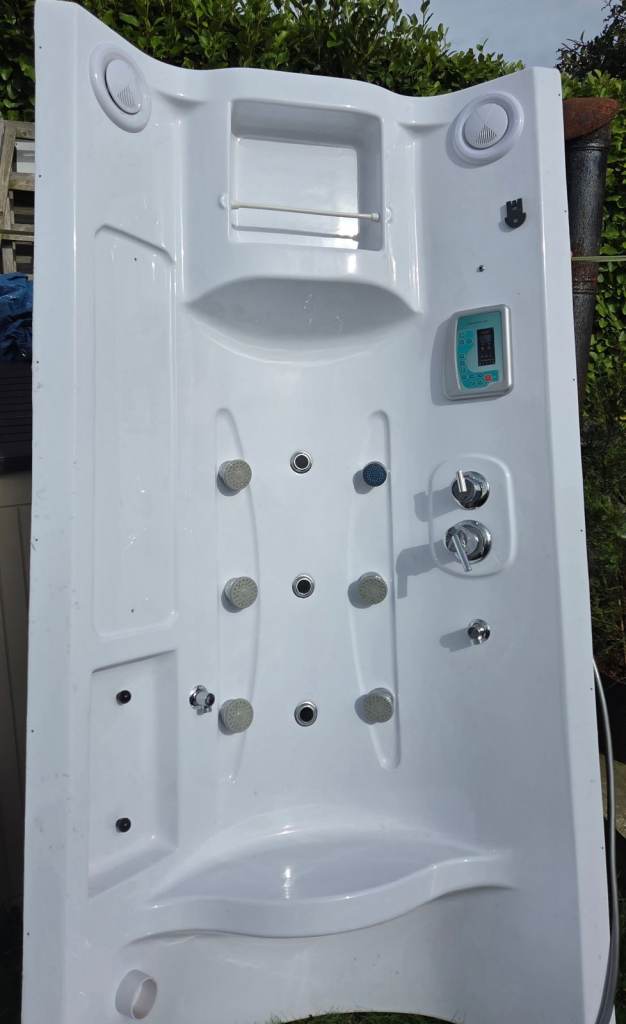 Steam room and shower enclosed unit 