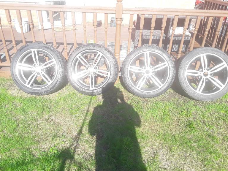  BMW classic wheels 18in x 8.5 M2,M3 M4 fitted tyres 2 with approx 5.5 mm and 2 with approx 4mm