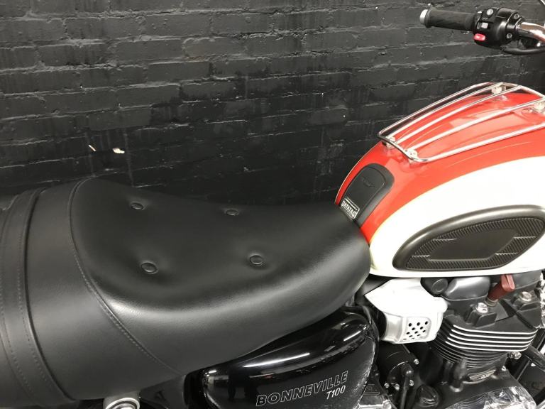 Triumph Bonneville T100 Bonneville 900