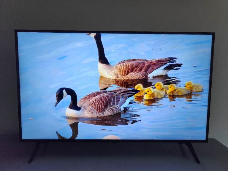 LG 43" 4K Smart TV (UR8000) - Excellent Condition