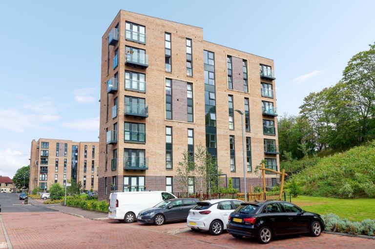 2 bedroom flat in Dorchester Avenue, Kelvindale, Glasgow, G12 0DN