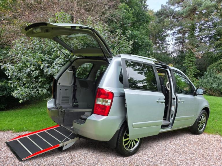 2011 Kia Sedona 2.2 Automatic Internal Transfer Wheelchair Accessible Vehicle Hand Controls Wheel...