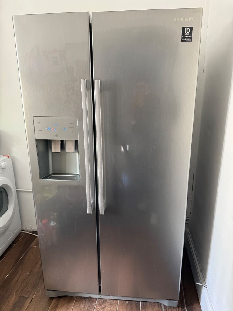 Samsung American Style Fridge Freezer with Water Dispenser
