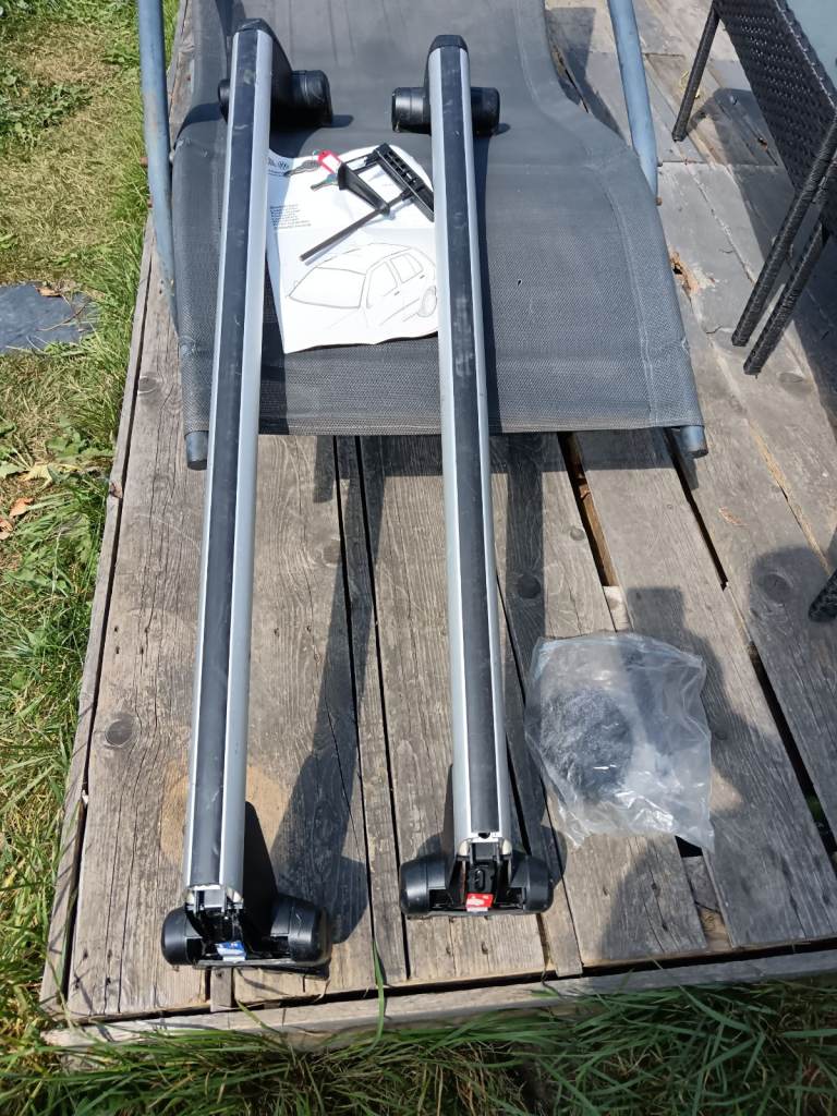 VW Golf roof bars