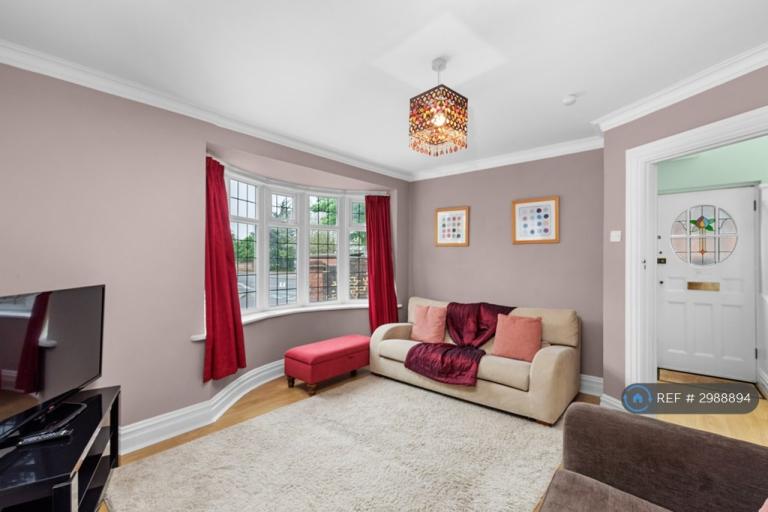 3 bedroom house in Madeira Avenue, Worthing, BN11 (3 bed) (#2988894)