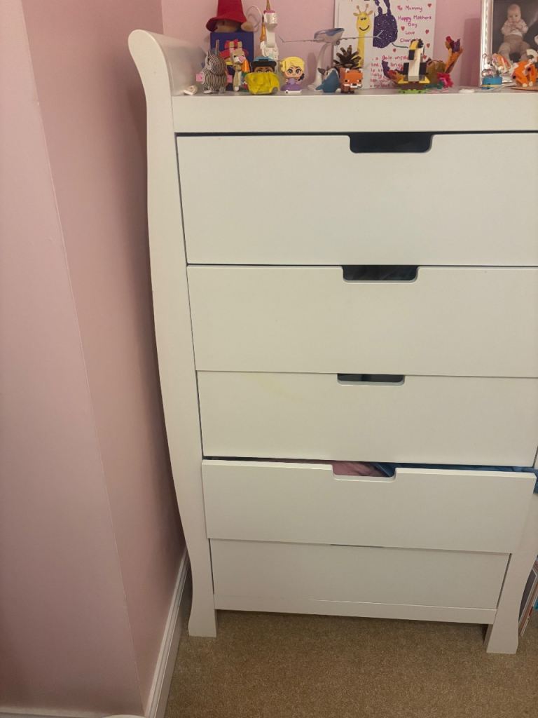 White Chest of 5 Drawers - Good Condition