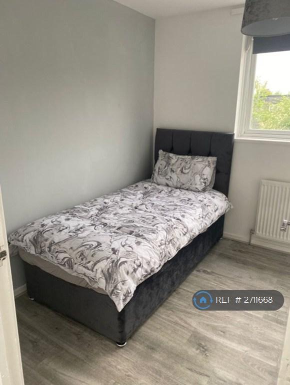 1 bedroom in Runbury Circle, London, NW9 (#2711668)