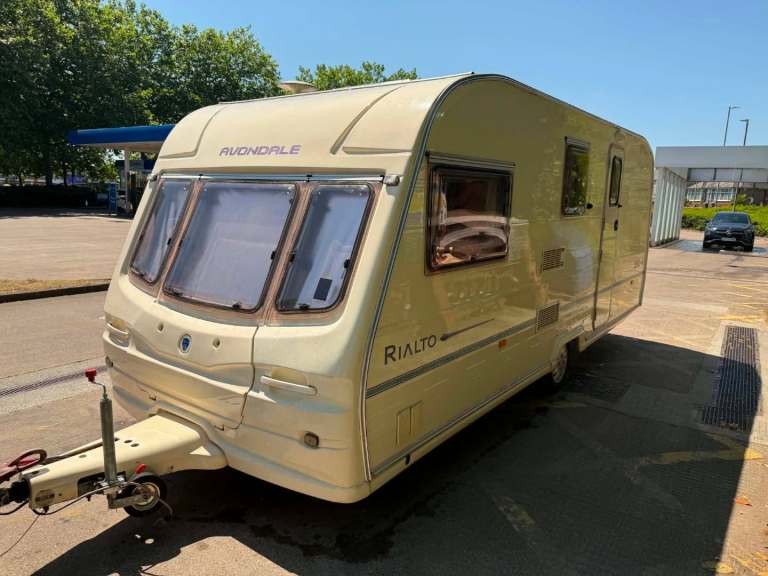 Avadale 2004 caravan 4 bed