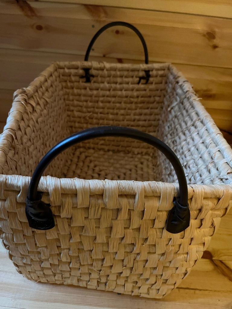 Weaved rectangular basket with leather handles 