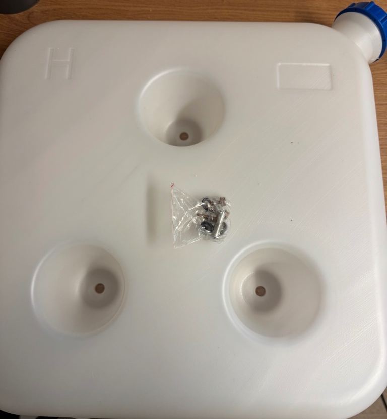 Diesel heater fuel tank