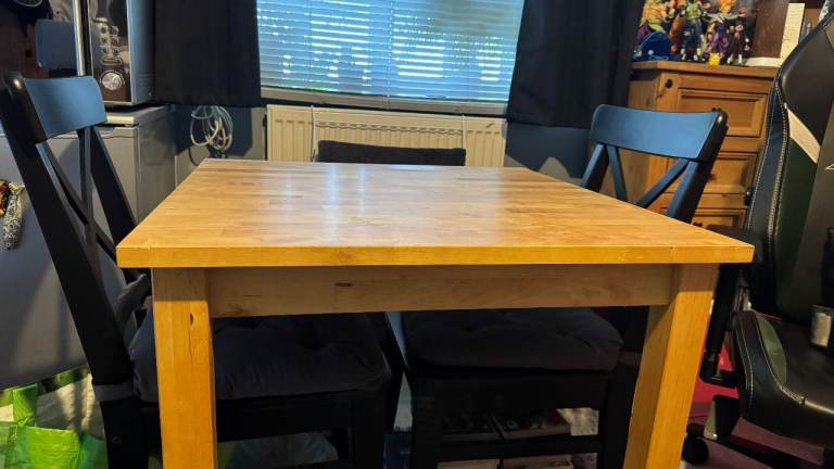 Small dining table with 2 chairs