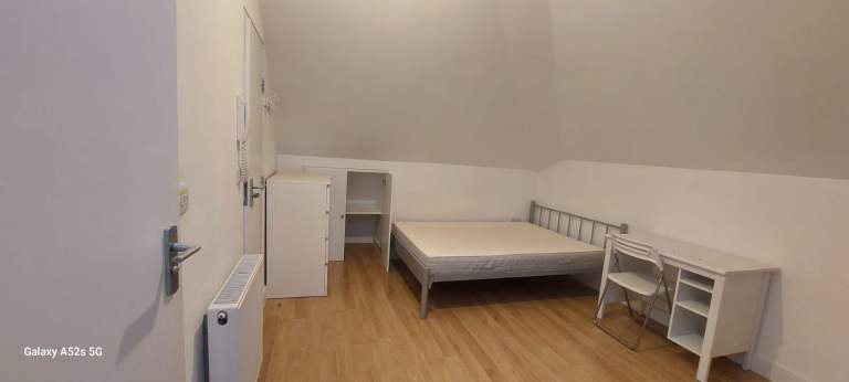 Studio Flat in Edgware (HA8)