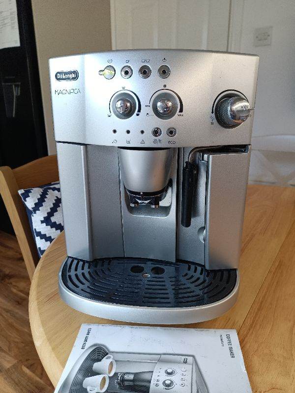 Delonghi Magnifica coffee machine 
