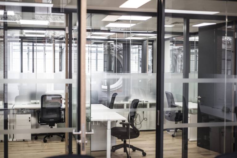London - E14 4QZ \ Private Office Available Immediately for 4 Workstations
