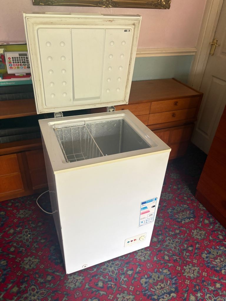 Chest freezer excellent condition ready to use 