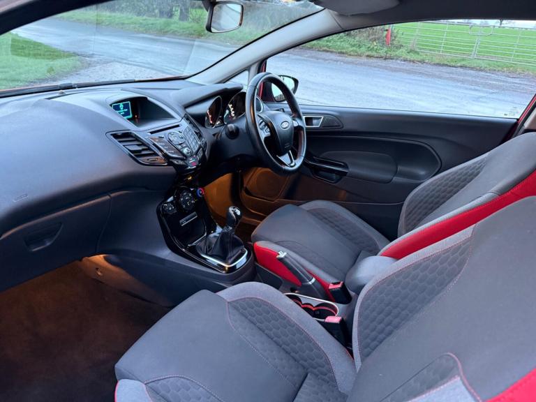2015 Ford Fiesta 1.0 EcoBoost 140 Zetec S Red 3dr HATCHBACK PETROL Manual