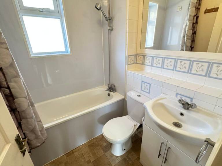 2 BEDROOM HOUSE EAGLE DRIVE COLINDALE NW9