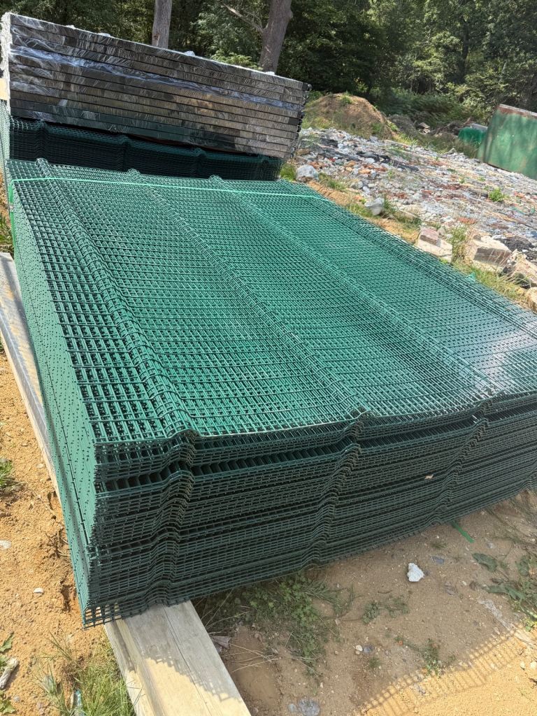brand new - v mesh security fencing / palisade heras mesh 