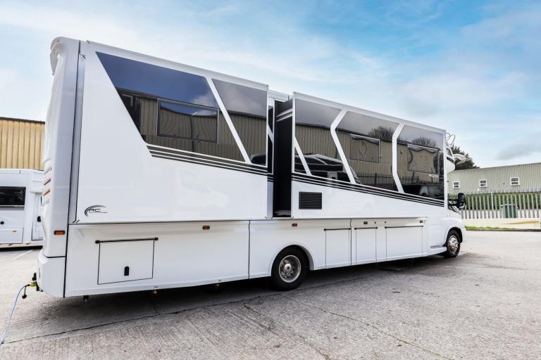 RC Motorhomes RC9M Twin Slide out Motorhome Camper RV