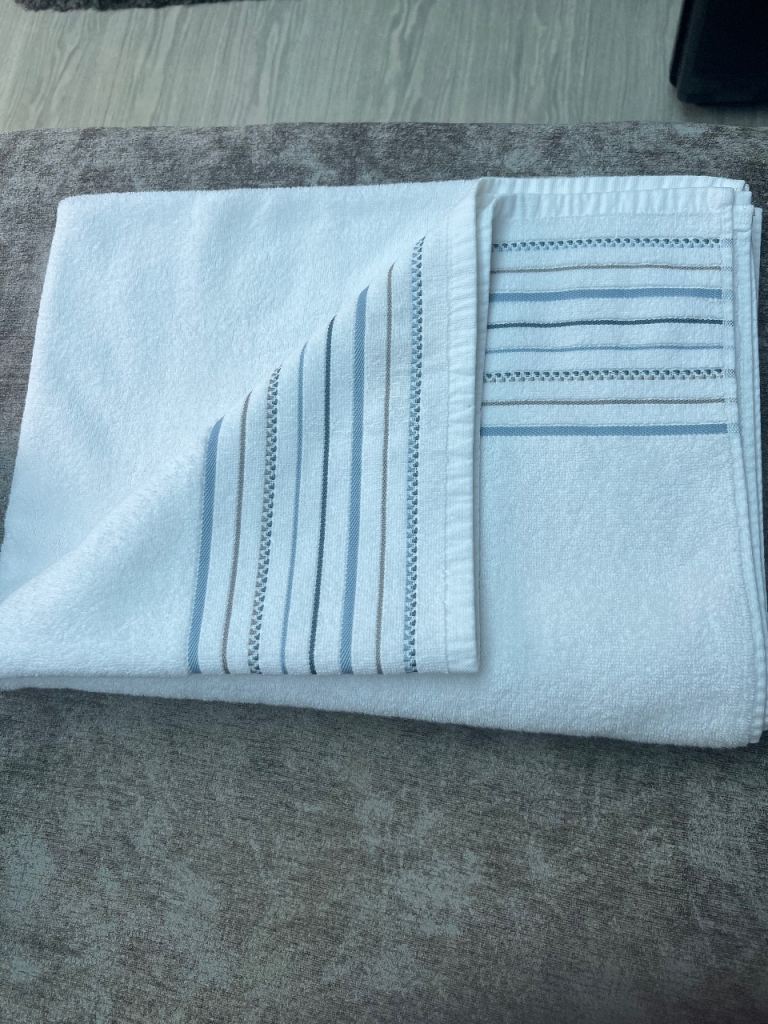 Christy’s Large White Cotton Bath Sheet with Blue Stripes – As Good As New