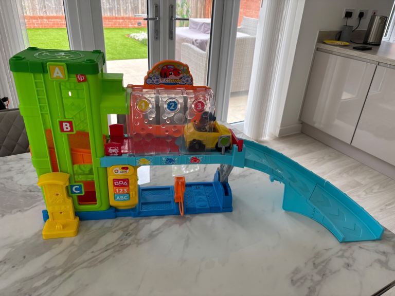 Fisher Price Little People car wash 