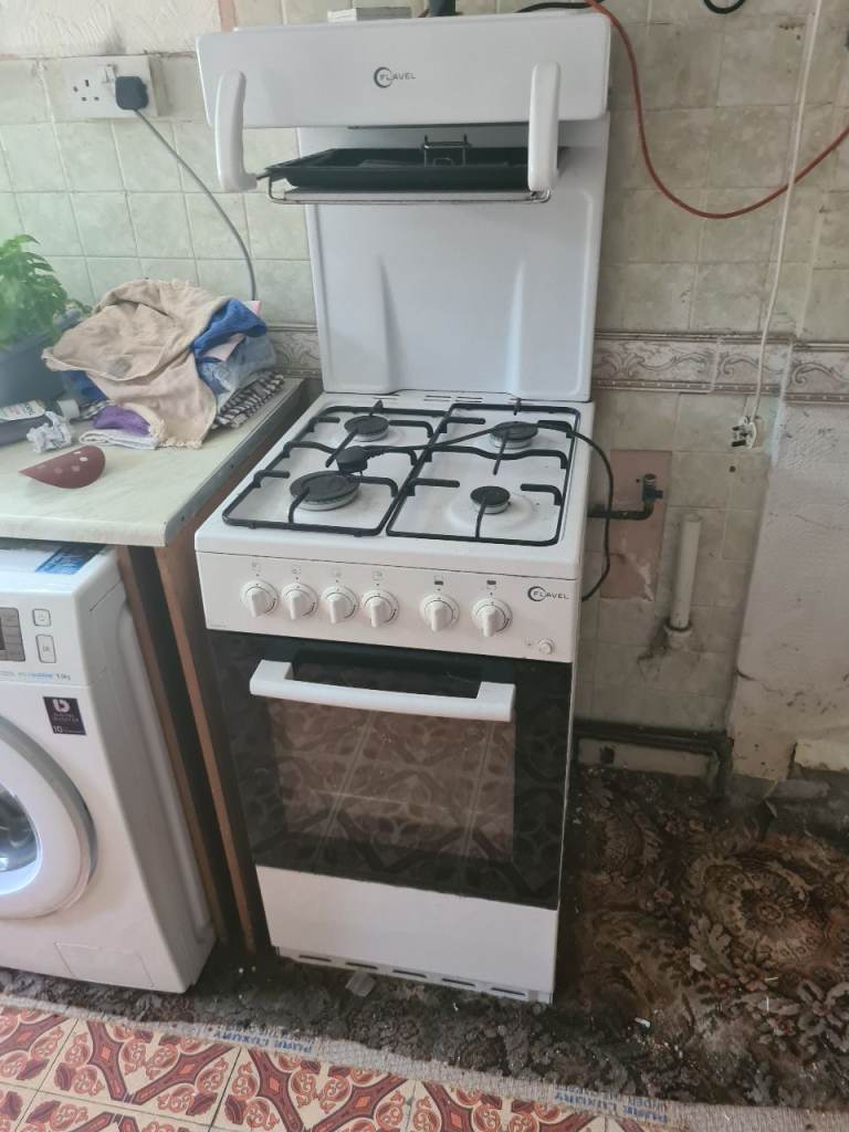 White Freestanding Gas Cooker with Oven, Hob and Grill