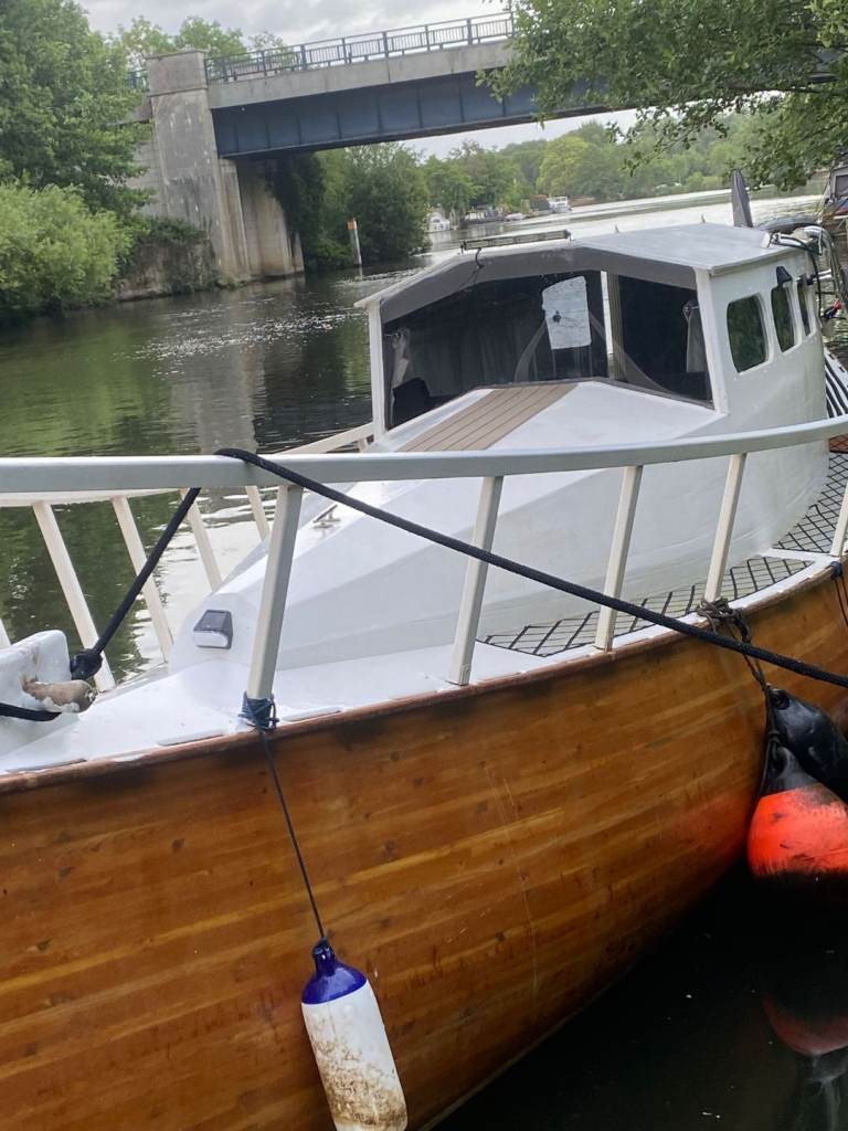 30ft Bespoke V-Hull River Boat with Sleeping Cabin