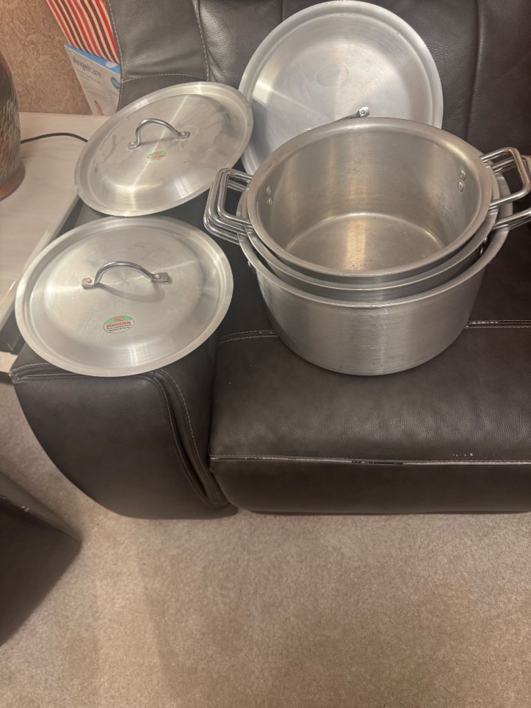 Cooking pots 