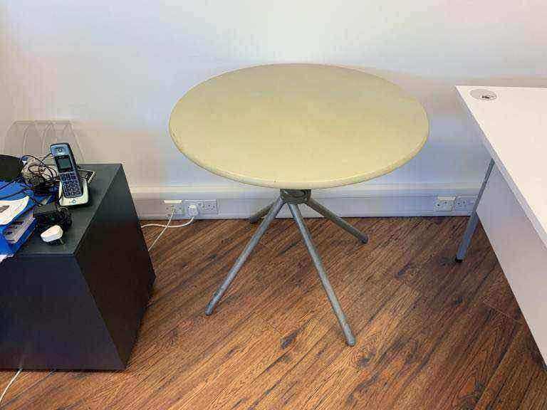 Used second hand preowned round circular breakout table 80cm diameter