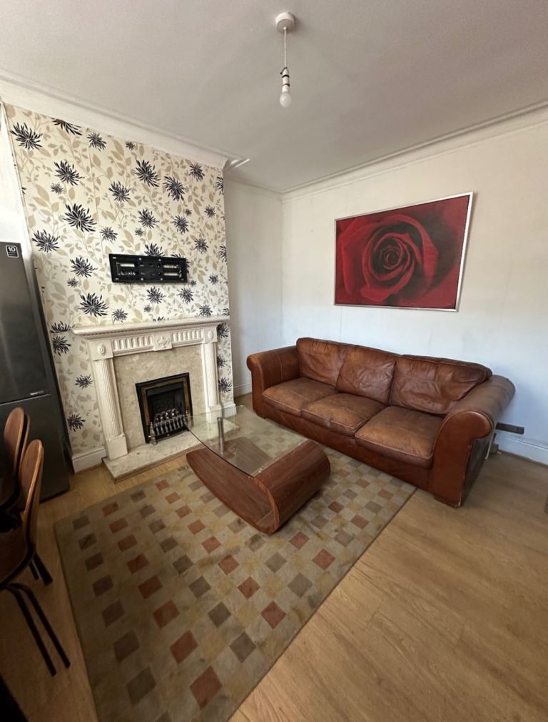 3 bed house to rent LS11 £925 pcm