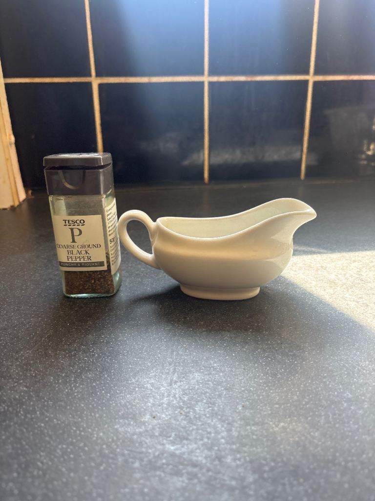Gravy boat £1 each or £13 for 18